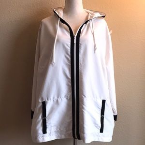 Liz & Me Sport Cream and Black Fashion Windbreaker, Size 22/24W (2X)